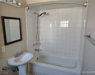 2929 Elm Avenue - Photo Thumbnail 10