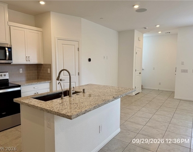 242 Freeport View Place - Photo Thumbnail 10