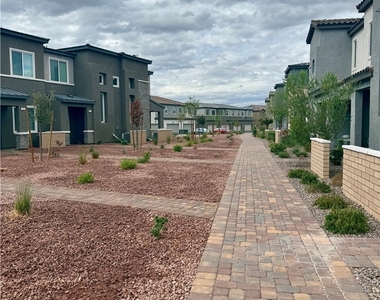242 Freeport View Place - Photo Thumbnail 38