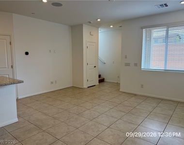 242 Freeport View Place - Photo Thumbnail 8