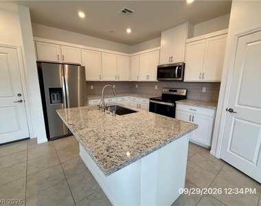 242 Freeport View Place - Photo Thumbnail 5