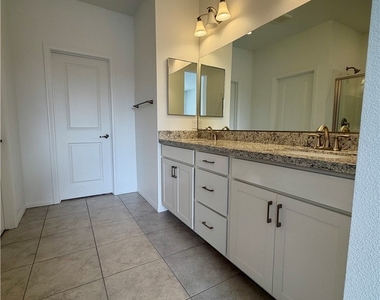 242 Freeport View Place - Photo Thumbnail 16