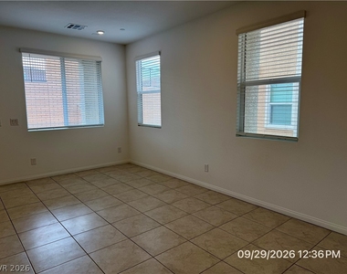 242 Freeport View Place - Photo Thumbnail 11