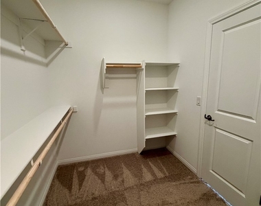 242 Freeport View Place - Photo Thumbnail 20