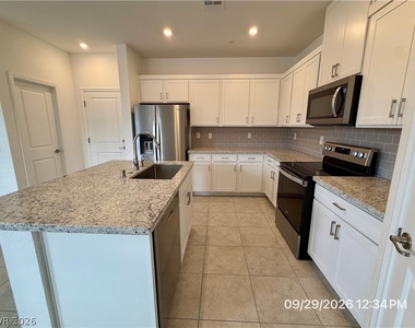 242 Freeport View Place - Photo Thumbnail 6