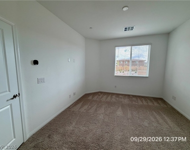 242 Freeport View Place - Photo Thumbnail 14