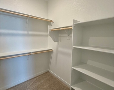 239 Freeport View Place - Photo Thumbnail 16