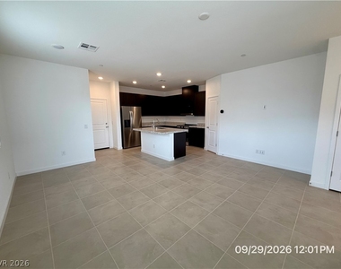239 Freeport View Place - Photo Thumbnail 4