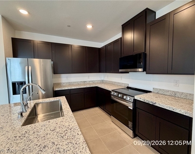 239 Freeport View Place - Photo Thumbnail 10