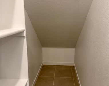 239 Freeport View Place - Photo Thumbnail 8