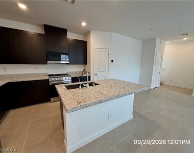 239 Freeport View Place - Photo Thumbnail 6