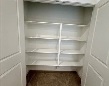239 Freeport View Place - Photo Thumbnail 29