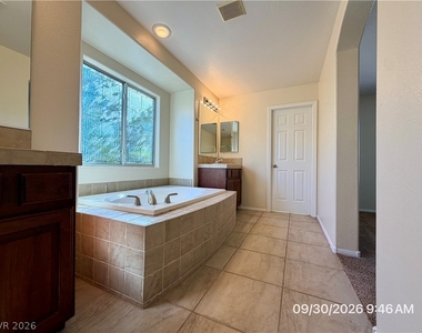 12056 Hathaway Pines Lane - Photo Thumbnail 17