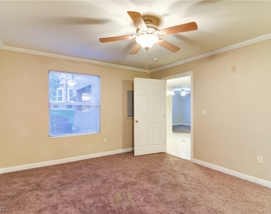 1150 N Buffalo Drive - Photo Thumbnail 9