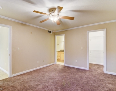 1150 N Buffalo Drive - Photo Thumbnail 8