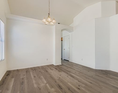 884 Cozy Valley Street - Photo Thumbnail 7