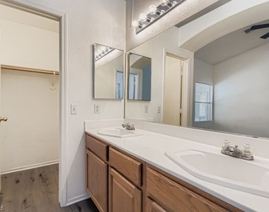 884 Cozy Valley Street - Photo Thumbnail 17