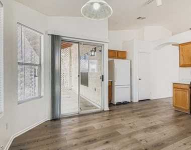 884 Cozy Valley Street - Photo Thumbnail 13