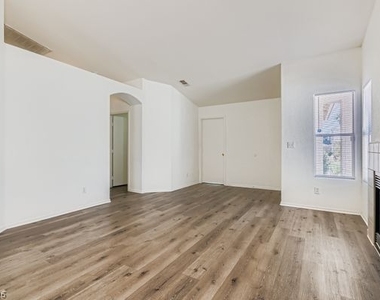 884 Cozy Valley Street - Photo Thumbnail 3