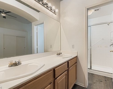 884 Cozy Valley Street - Photo Thumbnail 16