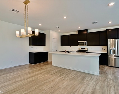 4441 Mural Glen Court - Photo Thumbnail 8