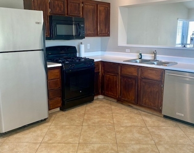 4810 Lone Vista Way - Photo Thumbnail 2
