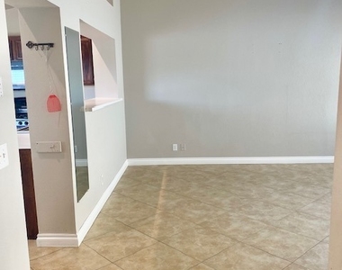 4810 Lone Vista Way - Photo Thumbnail 4