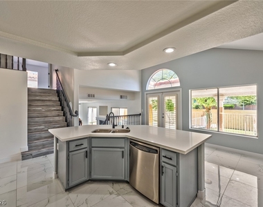 7321 Bush Garden Avenue - Photo Thumbnail 4
