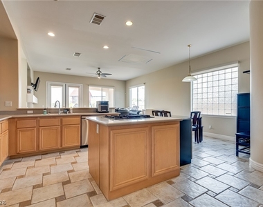 709 Sir James Bridge Way - Photo Thumbnail 13