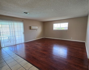 6508 Mecham Avenue - Photo Thumbnail 6