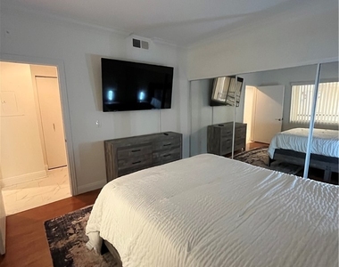 220 E Flamingo Road - Photo Thumbnail 8