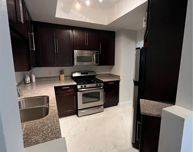 220 E Flamingo Road - Photo Thumbnail 3