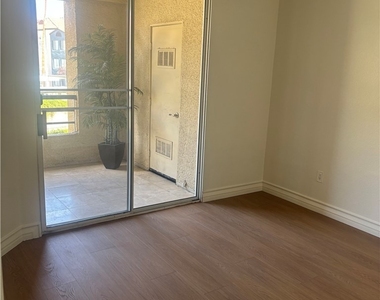 210 E Flamingo Road - Photo Thumbnail 7