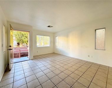 10433 Wyatt Earp Court - Photo Thumbnail 1