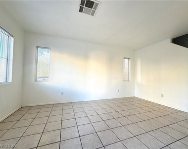 10433 Wyatt Earp Court - Photo Thumbnail 3