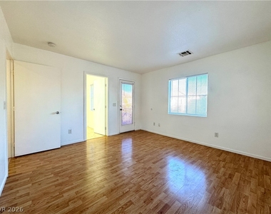 10433 Wyatt Earp Court - Photo Thumbnail 12