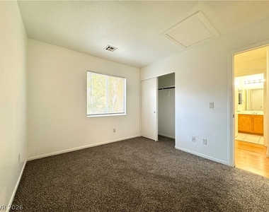 10433 Wyatt Earp Court - Photo Thumbnail 17