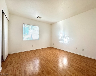 10433 Wyatt Earp Court - Photo Thumbnail 19
