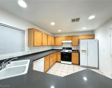 10433 Wyatt Earp Court - Photo Thumbnail 8