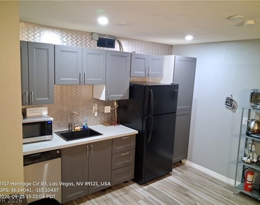 2717 Heritage Circle - Photo Thumbnail 3