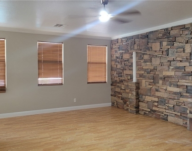 5538 Moncinna Street - Photo Thumbnail 12