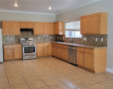 5538 Moncinna Street - Photo Thumbnail 20