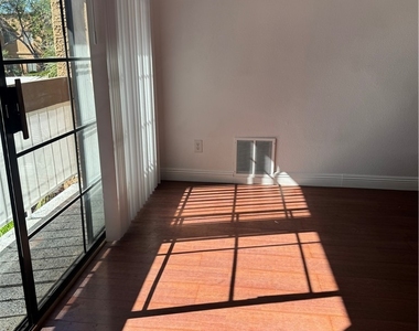 5158 S Jones Boulevard - Photo Thumbnail 20