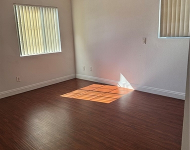 5158 S Jones Boulevard - Photo Thumbnail 12