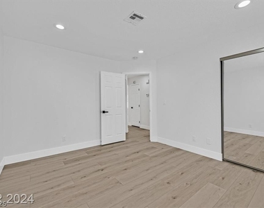 8 Barton Spring Circle - Photo Thumbnail 17