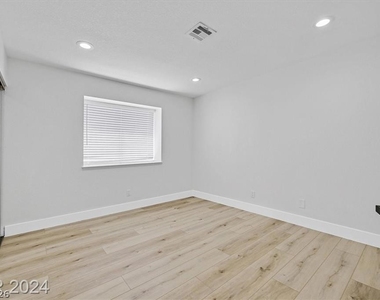 8 Barton Spring Circle - Photo Thumbnail 16