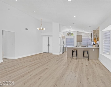 8 Barton Spring Circle - Photo Thumbnail 4