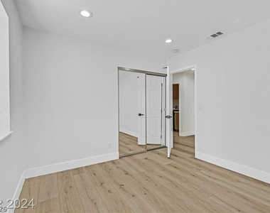 8 Barton Spring Circle - Photo Thumbnail 22