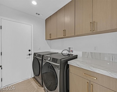 8 Barton Spring Circle - Photo Thumbnail 23