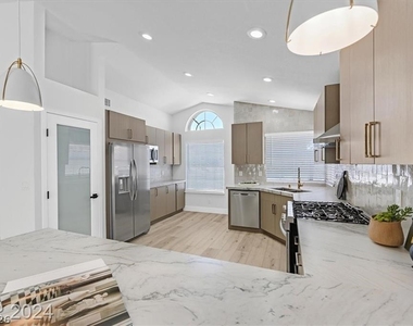 8 Barton Spring Circle - Photo Thumbnail 5